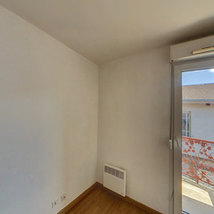 loading blurry tour image