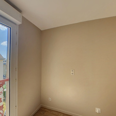 loading blurry tour image