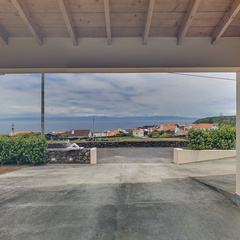 loading blurry tour image