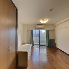 loading blurry tour image