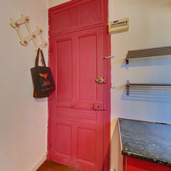 loading blurry tour image