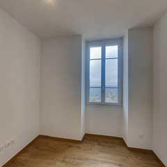 loading blurry tour image