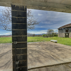 loading blurry tour image