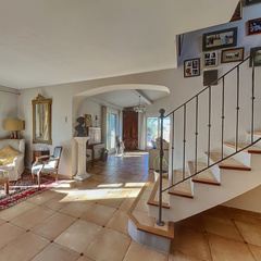 loading blurry tour image