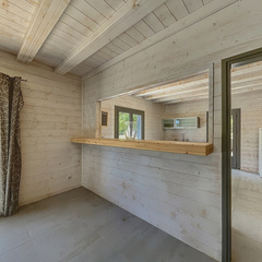 loading blurry tour image