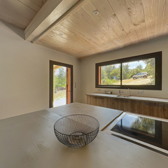 loading blurry tour image