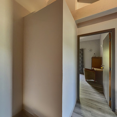 loading blurry tour image