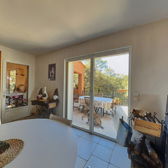 loading blurry tour image