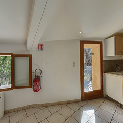 loading blurry tour image