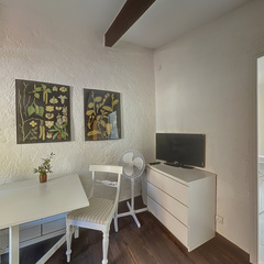 loading blurry tour image