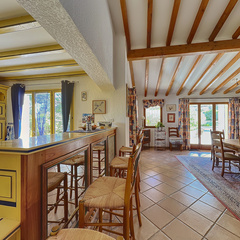 loading blurry tour image