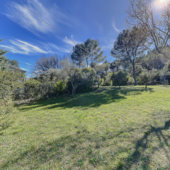 loading blurry tour image