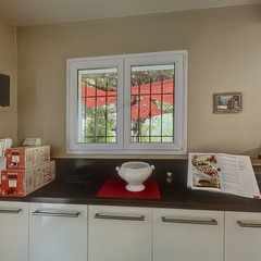 loading blurry tour image