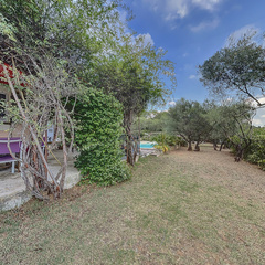 loading blurry tour image