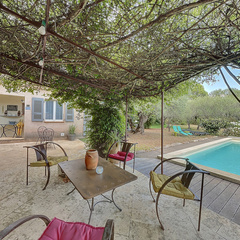 loading blurry tour image