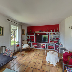 loading blurry tour image