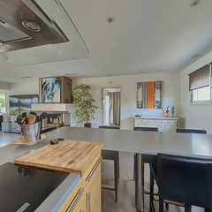 loading blurry tour image