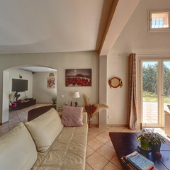 loading blurry tour image