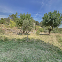 loading blurry tour image