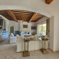 loading blurry tour image