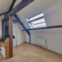 loading blurry tour image