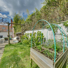 loading blurry tour image