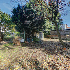 loading blurry tour image