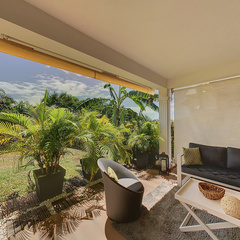 loading blurry tour image