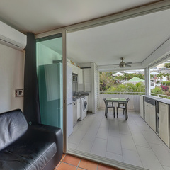 loading blurry tour image