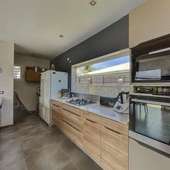 loading blurry tour image