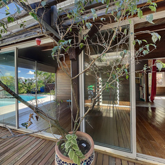 loading blurry tour image