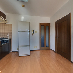 loading blurry tour image