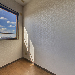 loading blurry tour image