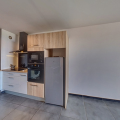 loading blurry tour image