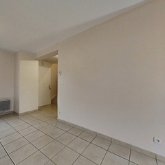 loading blurry tour image