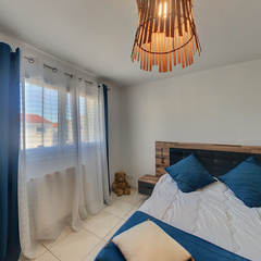 loading blurry tour image