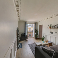 loading blurry tour image