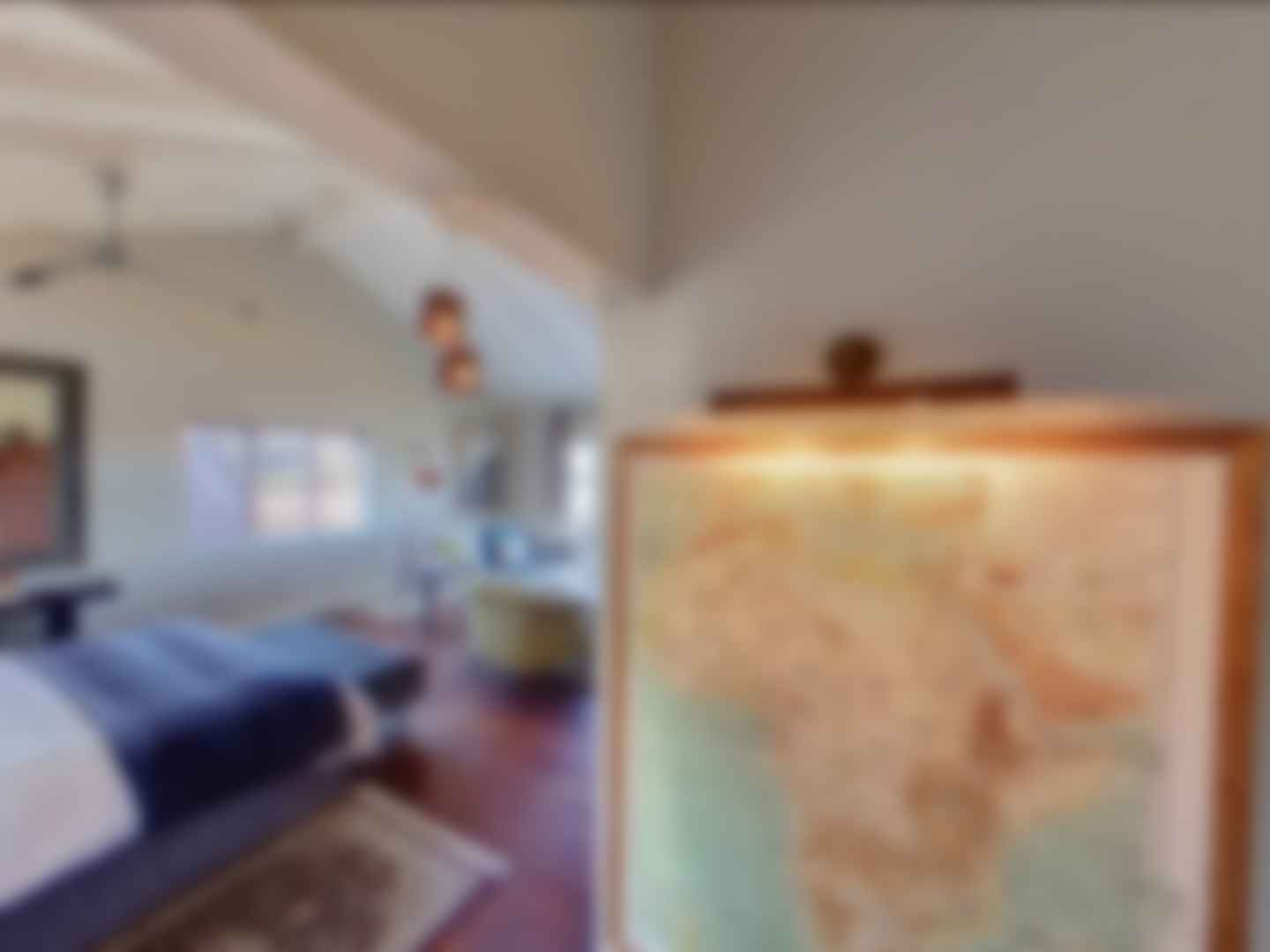 loading blurry tour image